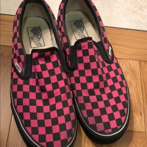 Men’s pink and black check vans